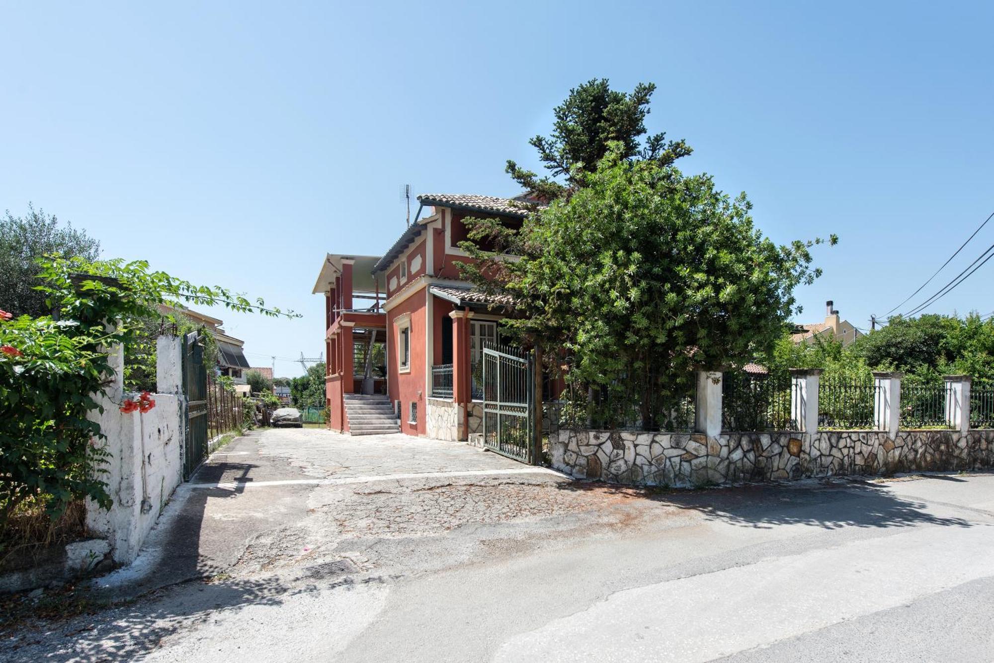 The Roof Family Apartment Alepou Exterior photo